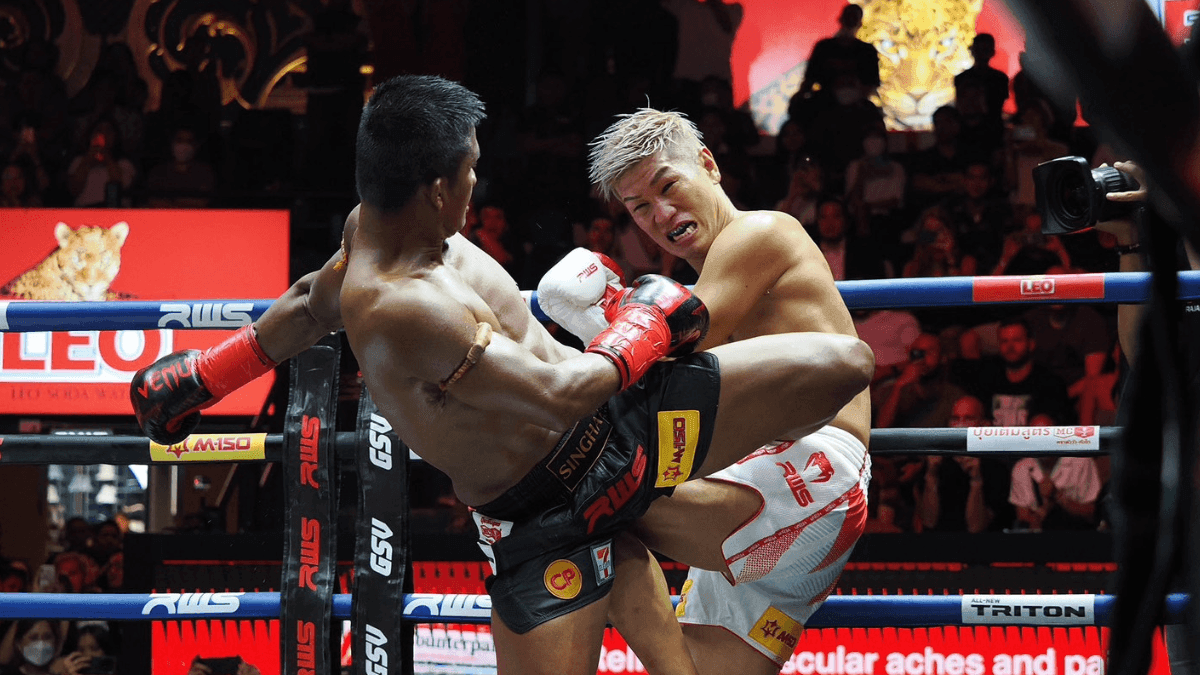 Buakaw is not letting time go to waste. He is warming up his body by stepping into the ring to spar with K-1 kickboxer, “Yasuhiro Kido,” hailing from the land of the rising sun, Japan